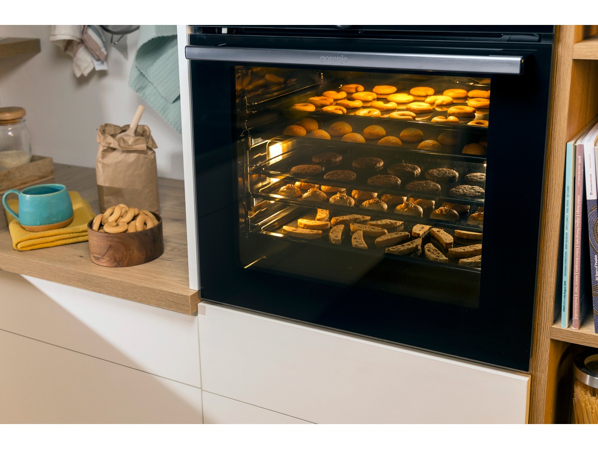 Gorenje BPSA6747A08BGWI Inbyggd pyrolysugn (svart) Ugn