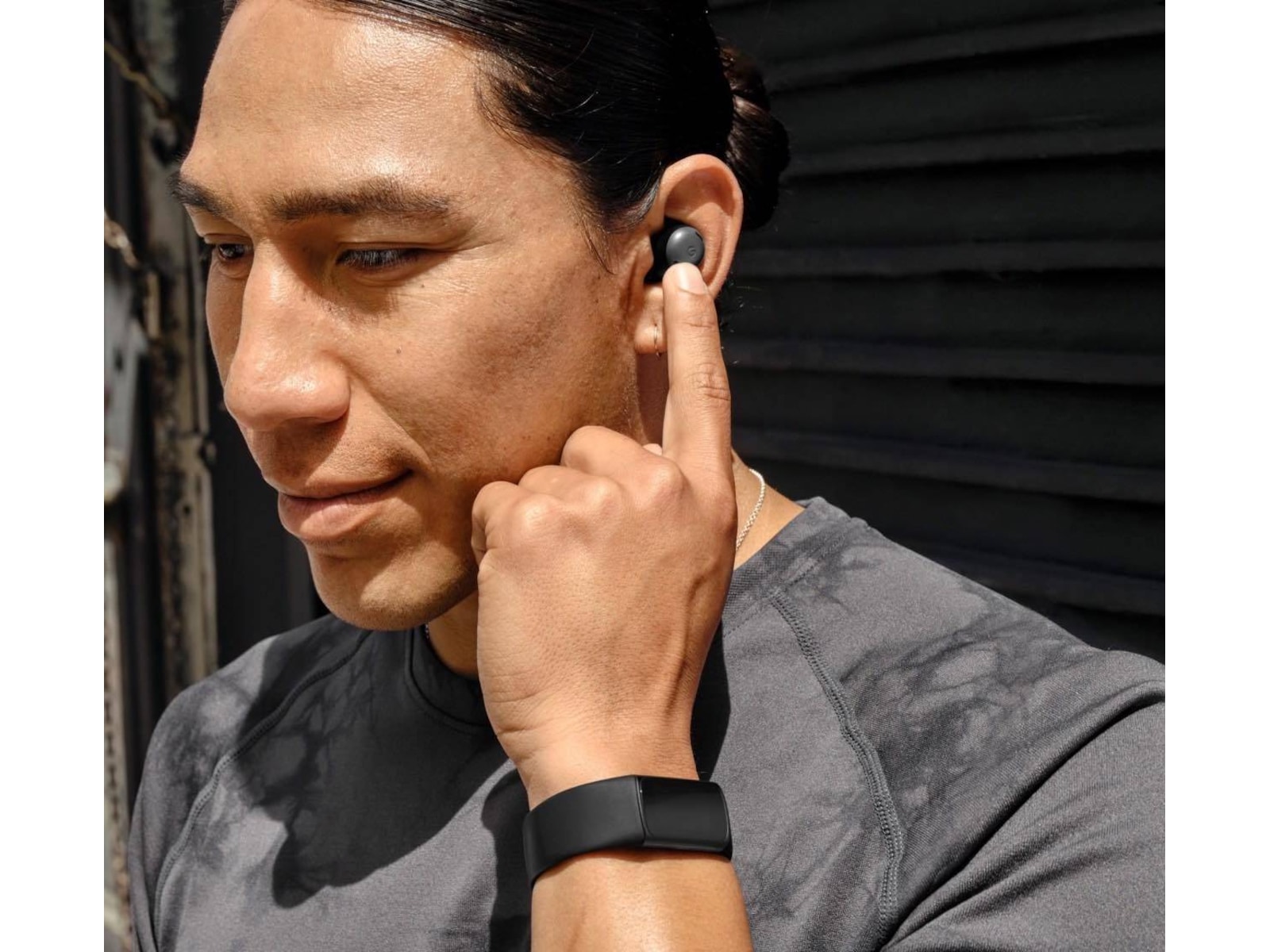 Fitbit Charge 6 (obsidian/black aluminium) Smartwatches