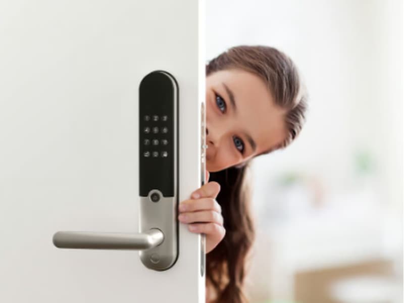 Yale Doorman L3S Flex Smart lås (borstat svart) -B-Grade Demo hem & hushåll