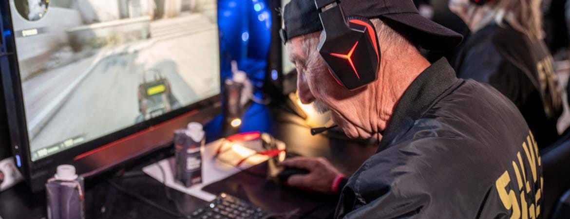 Øyvind «Windy» Toverud (75) spelar för ett gaming-lag med pensionärer.