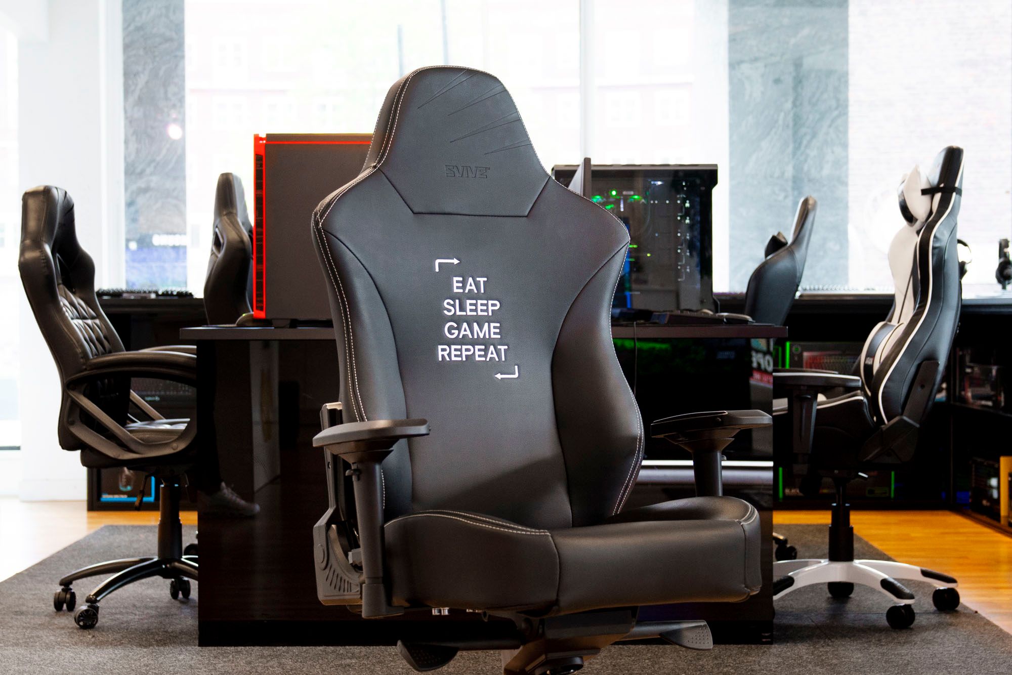 Svive Phoenix i ett kontorslandskap