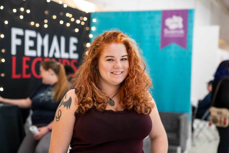 : Lillie Klefelt har spelat hela sitt liv. Nu vill hon hjälpa tjejer upp och fram i gaming-miljön.