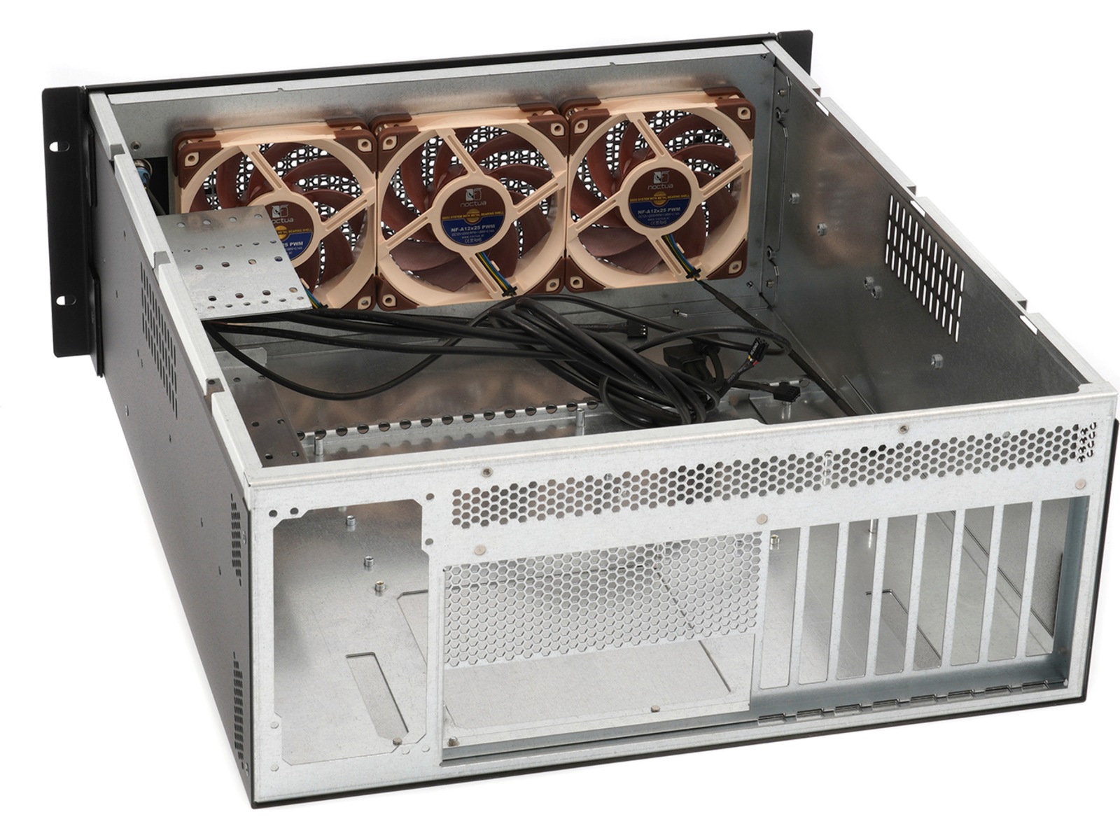 Sliger CX4200a 4U Chassis -B-Grade Demo övrigt
