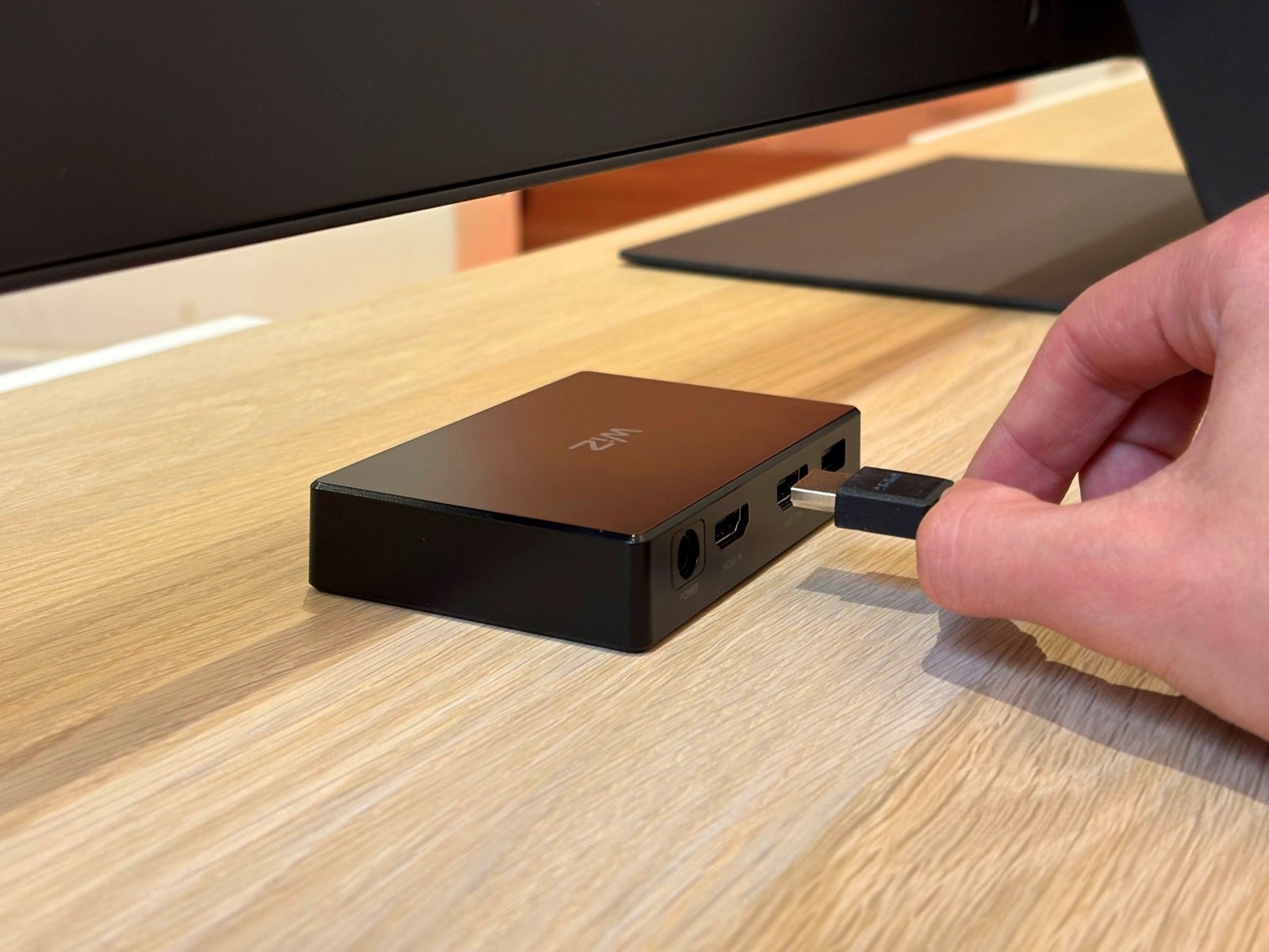 WiZ HDMI-synkbox med TV-ljusremsa (55"-65") Led strips & underhållning