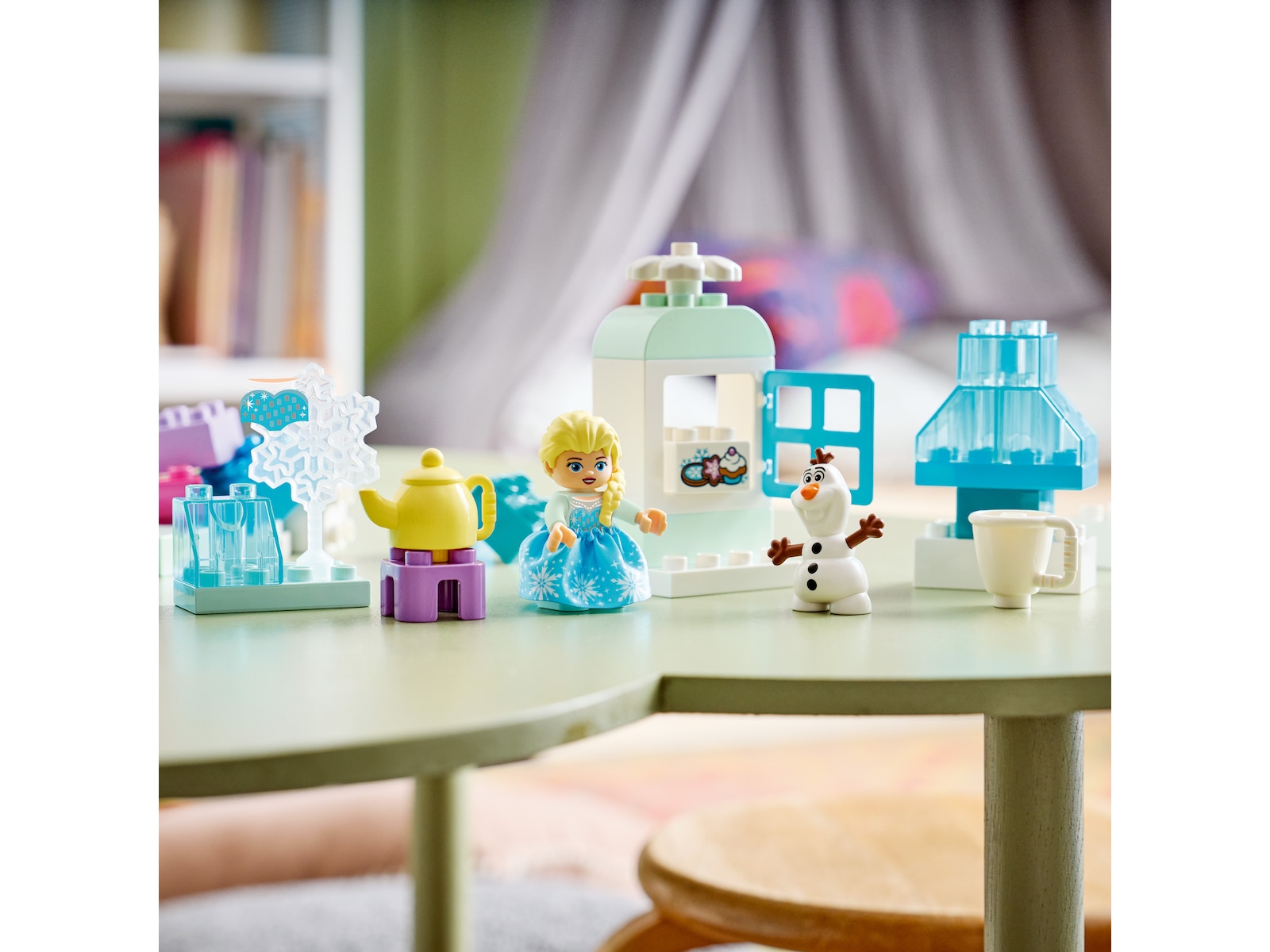 I need the product description to create the title. The content field is empty. LEGO