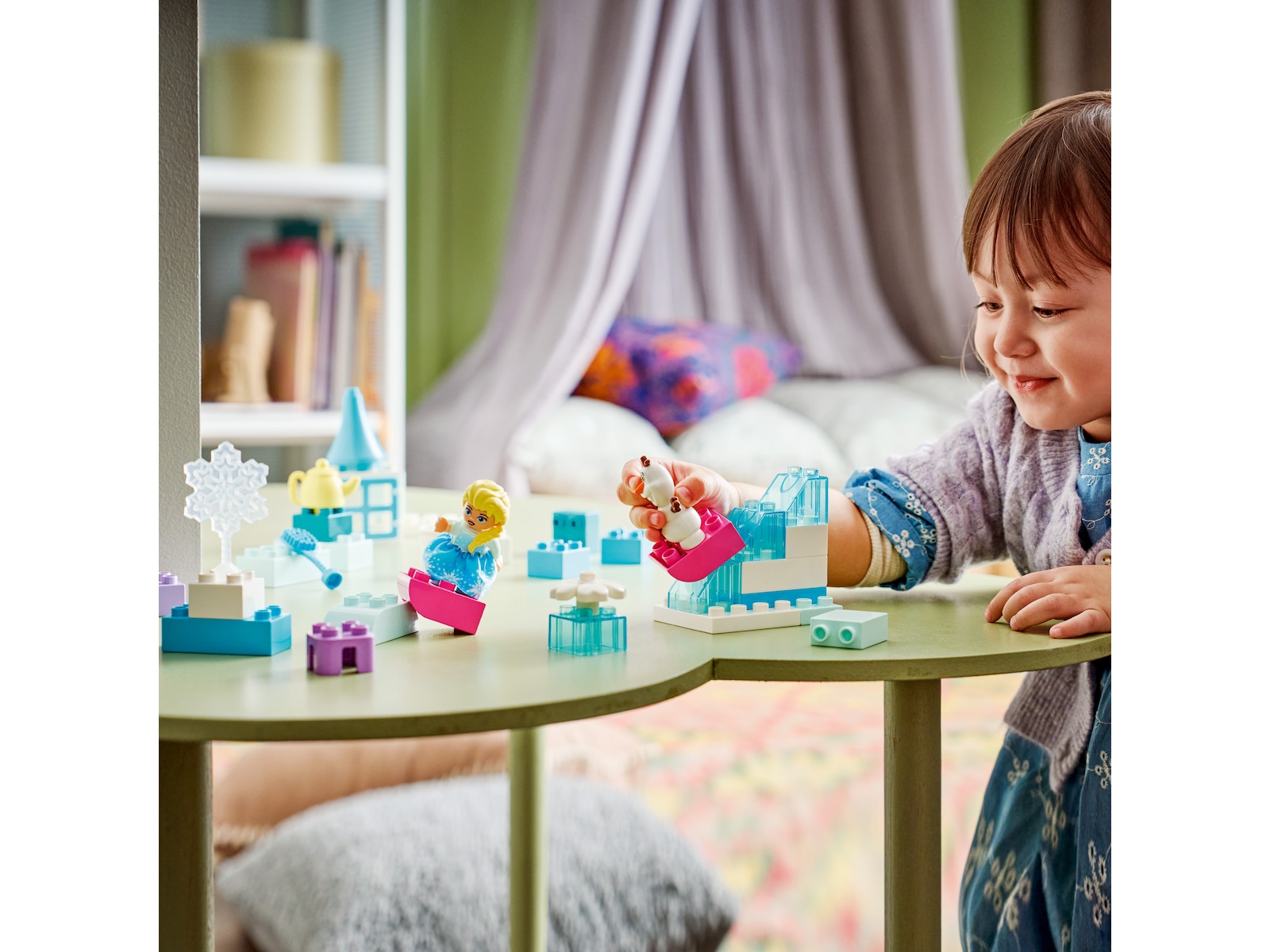 I need the product description to create the title. The content field is empty. LEGO