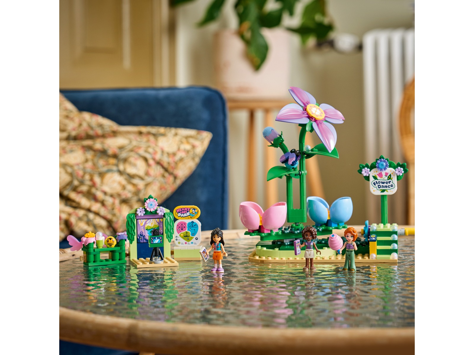 LEGO Friends Snurrande tekoppskarusell med blomtema 42702 LEGO