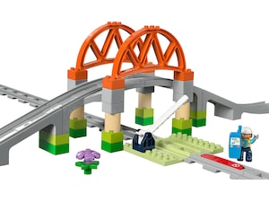 LEGO DUPLO Town tågbro och skenor – expansionsset 10426