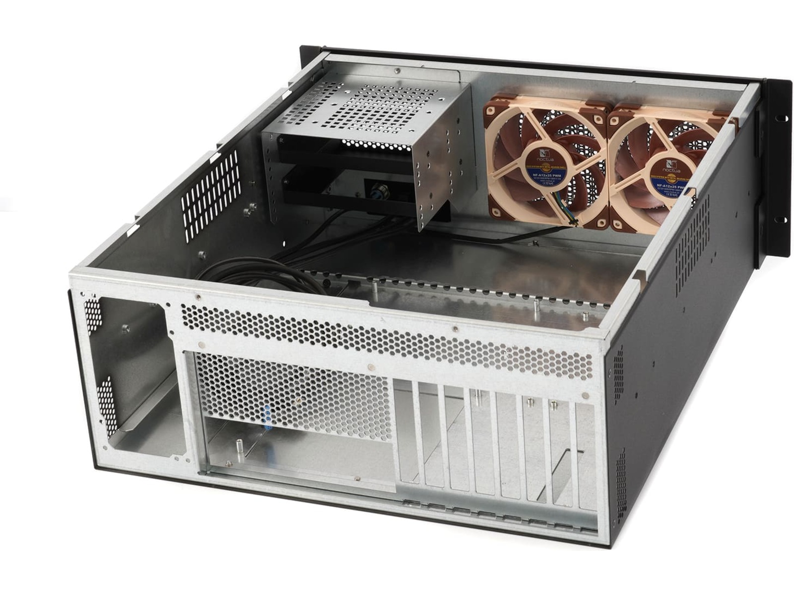 Sliger CX4200e 4U chassi Rackskåp