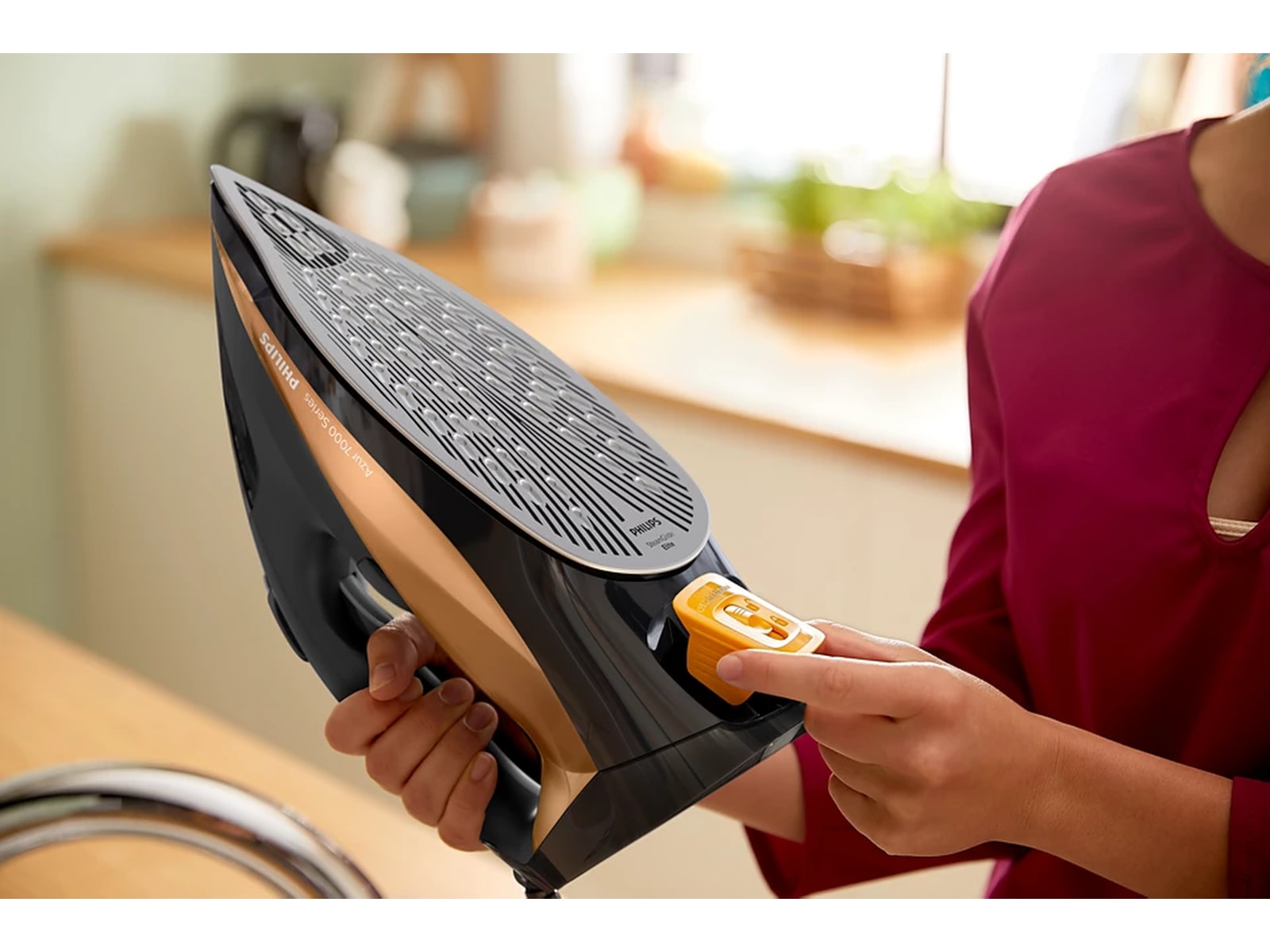 Philips 7000-serien DST7040/81 ångstrykjärn (svart/guld) Strykjärn