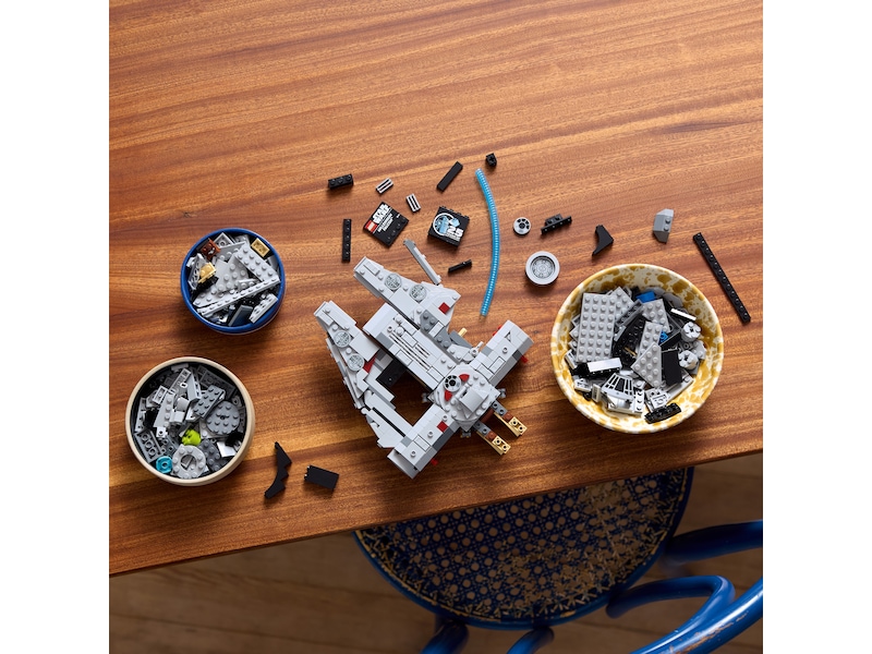 LEGO Star Wars Millennium Falcon 75375 LEGO