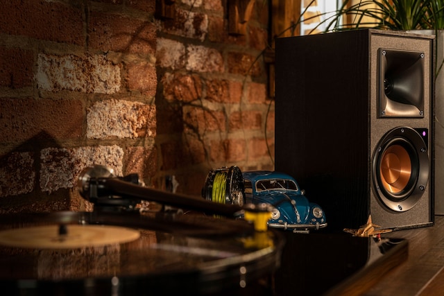 Klipsch R-51PM Powered Speakers